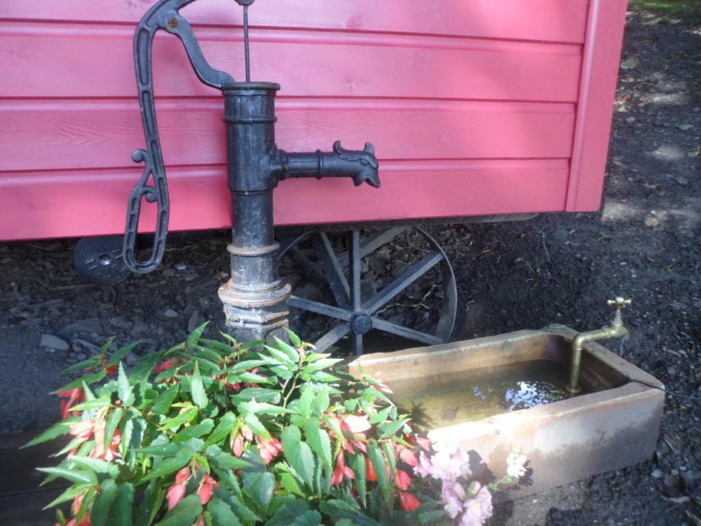 Borthwickbrae Shepherd'S Hut Hawick Extérieur photo